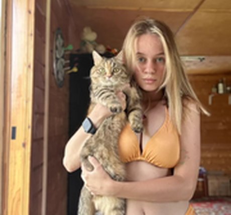 Dog Queen hd actress image