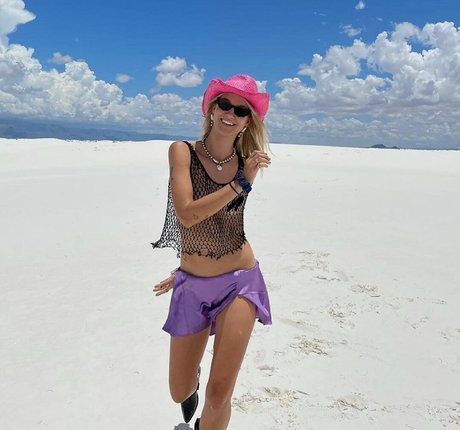 Lola Abbey model perfect gallery