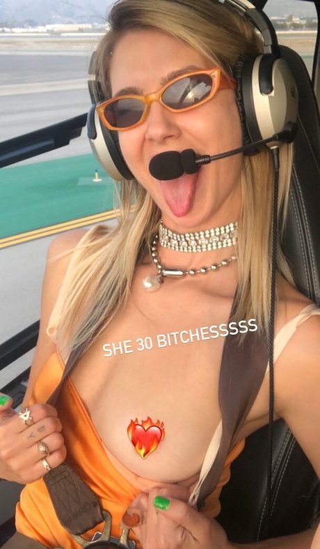 Lola Abbey star hot images