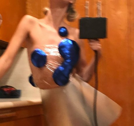 Lola Abbey model erotic pics