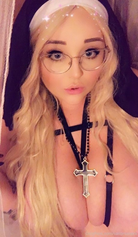 sailorlunasenpai top model pictures