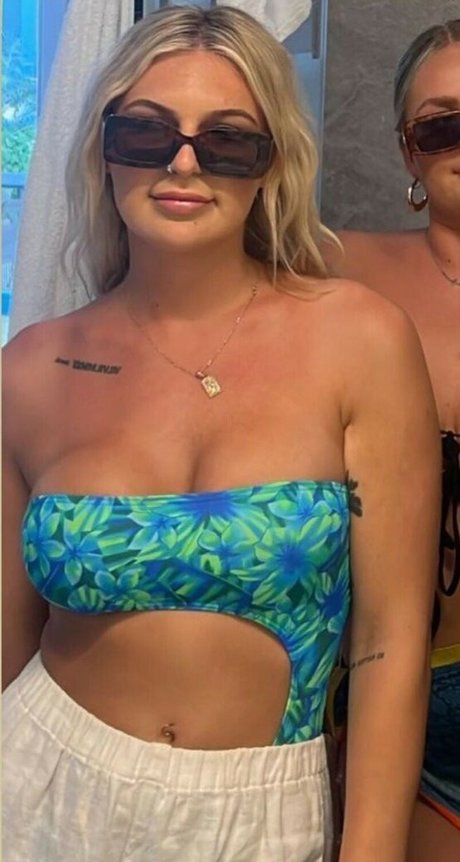 holzieee model sex archive