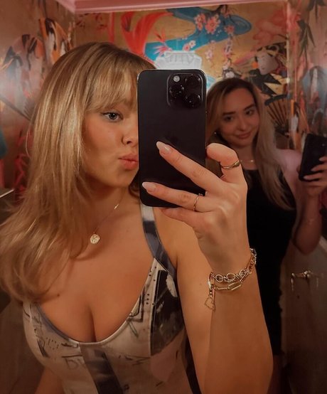 Jemma Donovan model hd image