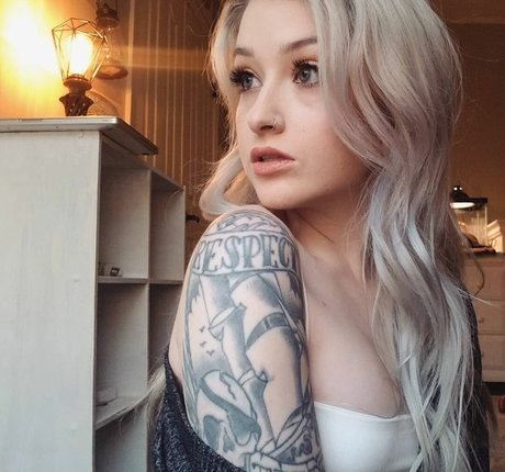 Christa Panek pornstar pretty gallery