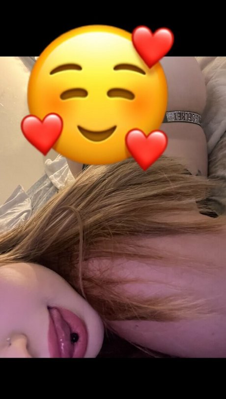 emme03 erotic actress pic