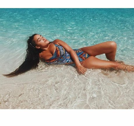 Olivia Hailey star sexy image