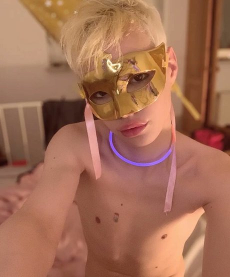 Blonditwink pornstar hot photos