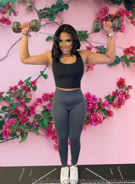 shapedbyshanice nudes model pictures