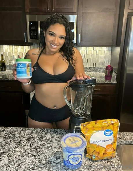 shapedbyshanice sexy pornstar pics