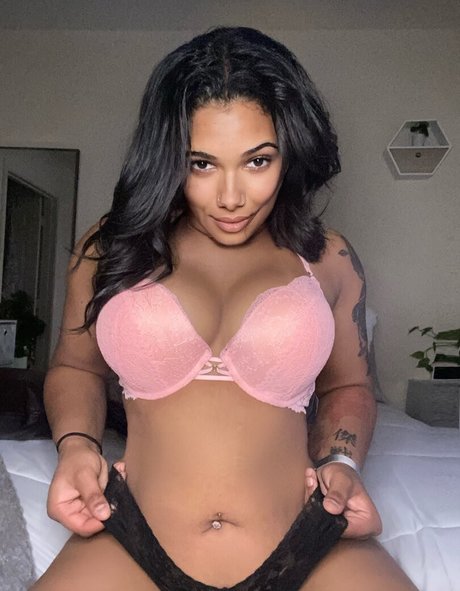 shapedbyshanice model hot pic