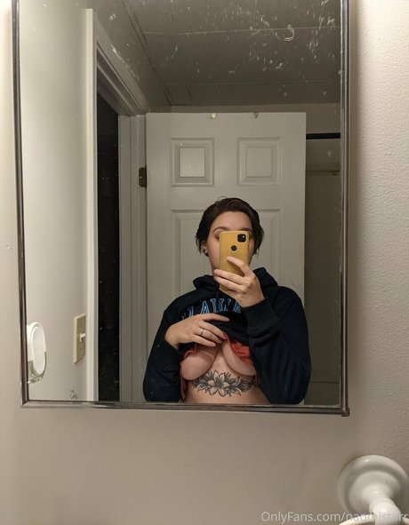 naomistarr Profile pic