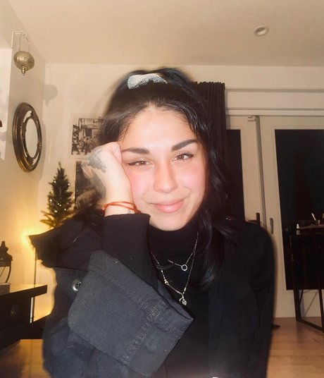 Krewella model pretty archive