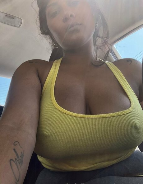 zeenath star hot pics