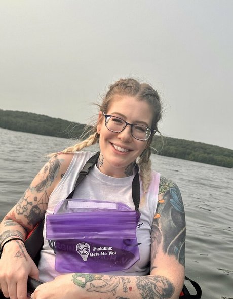 Sarah Karuna Satori hot model picture