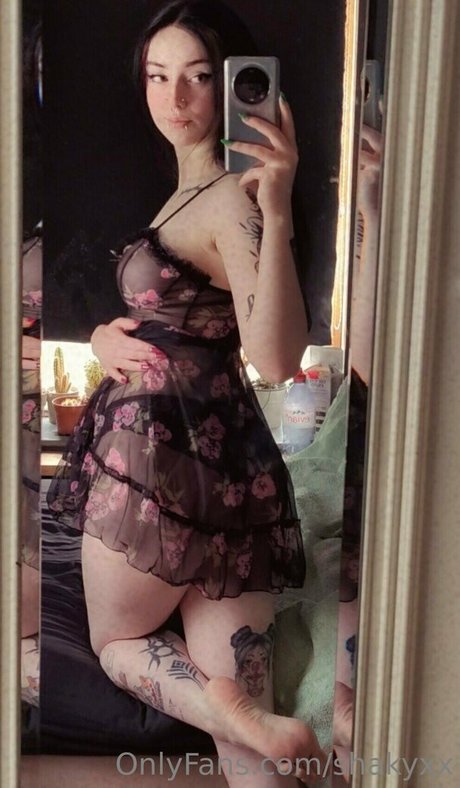 shakyxx model high quality picture