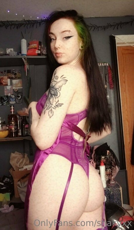 shakyxx model nude images