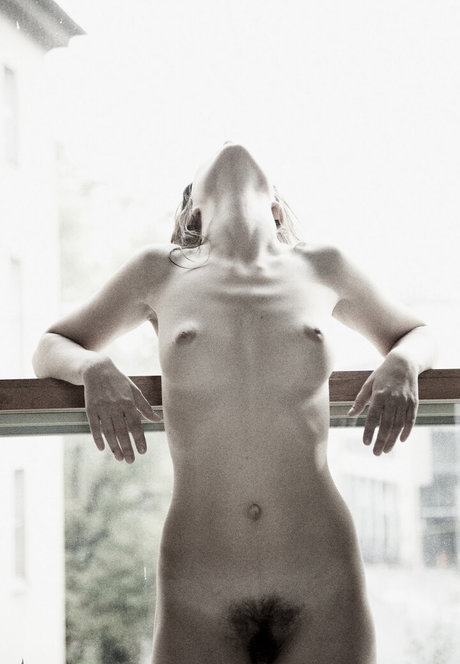 Nujolie sex model gallery