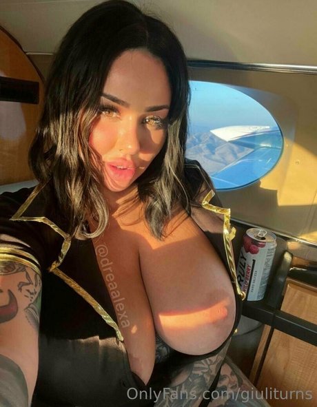 giuliturns sexy model picture