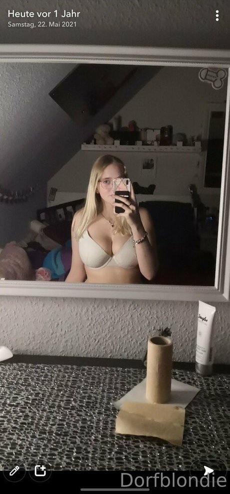 dorfblondie nude actress pic