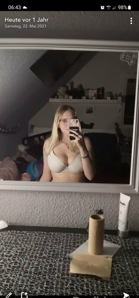 dorfblondie nudes model pic