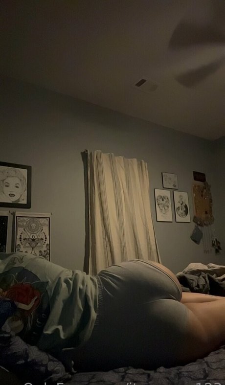 its nessa123 nice model pic