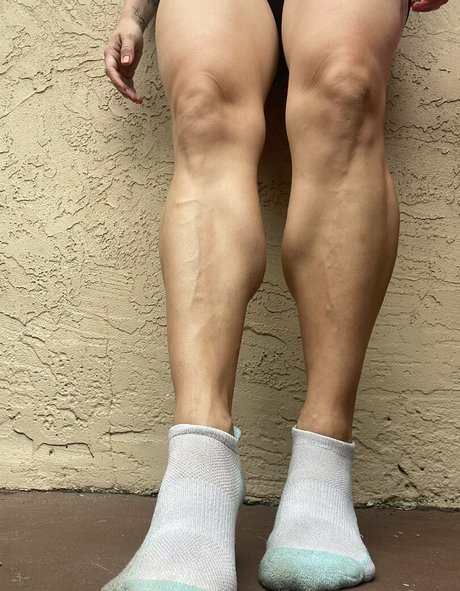 kendra heaux art model image