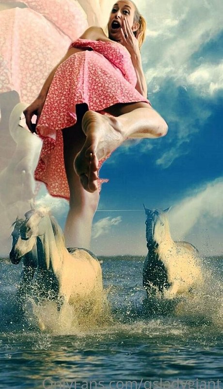 qsladygiant sexy model photo