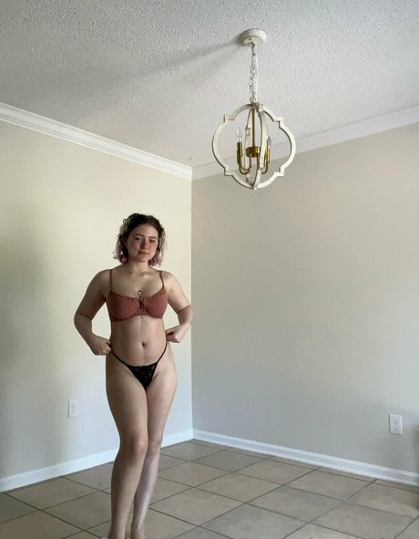 aurorabrookefree adult model img