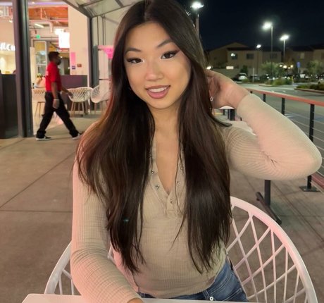 Maru Lee model pretty images