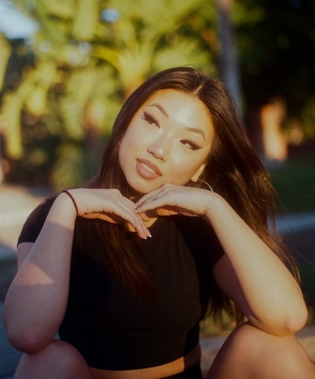 Maru Lee pretty actress pic