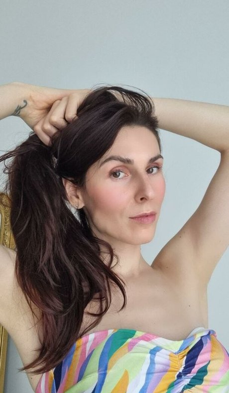 Bambi Hou erotic pornstar pics