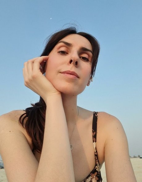 Bambi Hou star naked pics