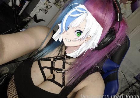 LunariDonna naked model photos