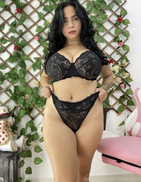 KimVelezOficial pornstar naked img