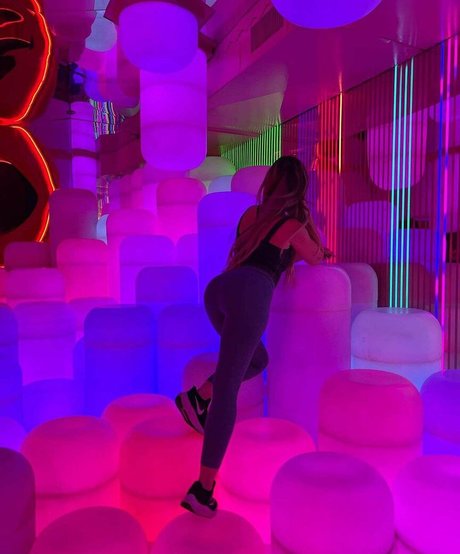 Jen Smith sexy model gallery