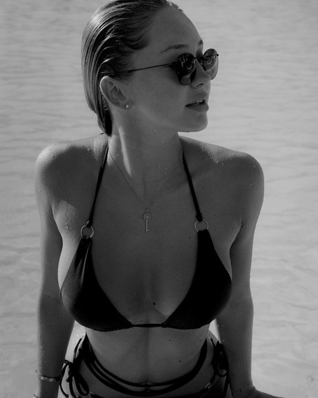 Madam Maru hd actress picture