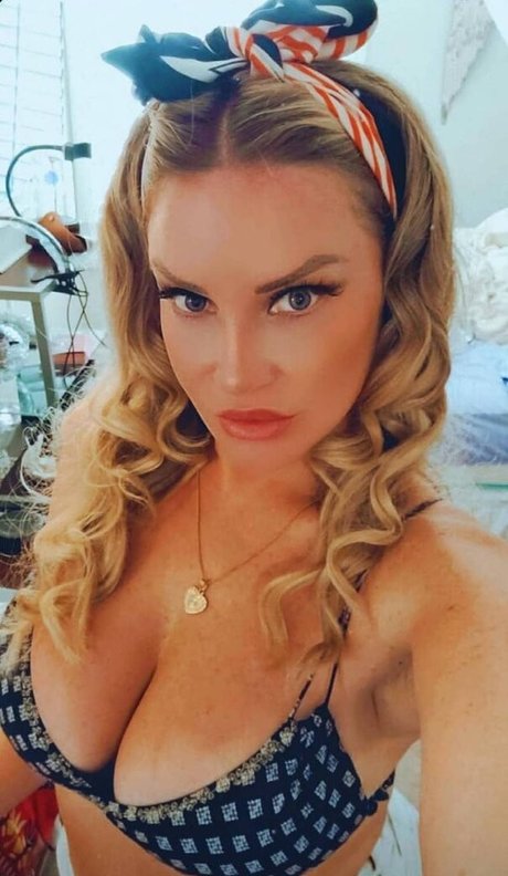 Nina Sttar pornstar nude img