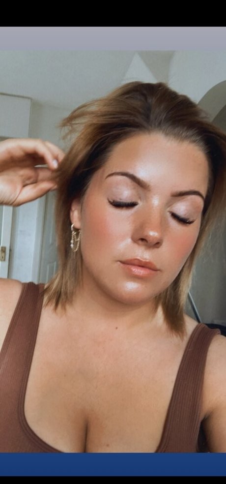 Laura Delaney naked actress photos