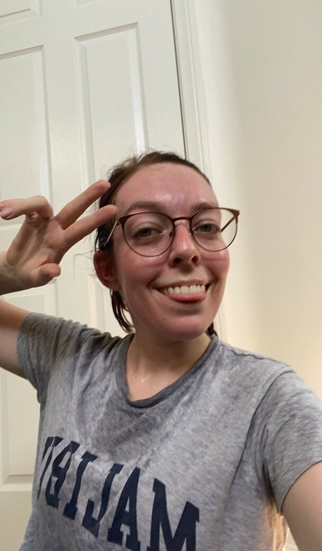 Amanda Golka nudes actress pictures