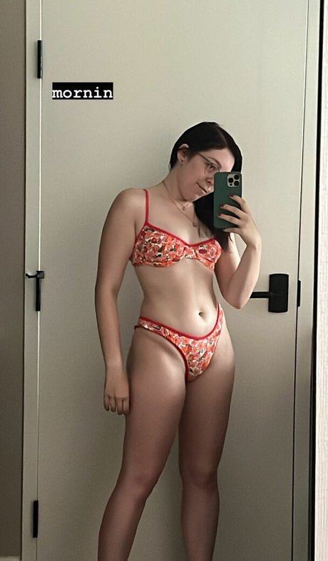 Amanda Golka model erotic picture