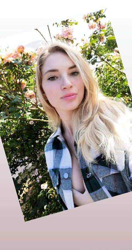 bunnyblondee star top pics