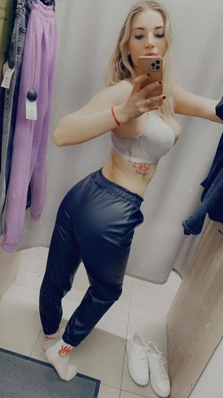 bunnyblondee naked actress pictures