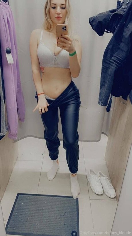 bunnyblondee erotic model images