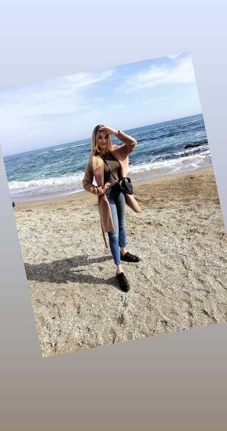 bunnyblondee art pornstar gallery