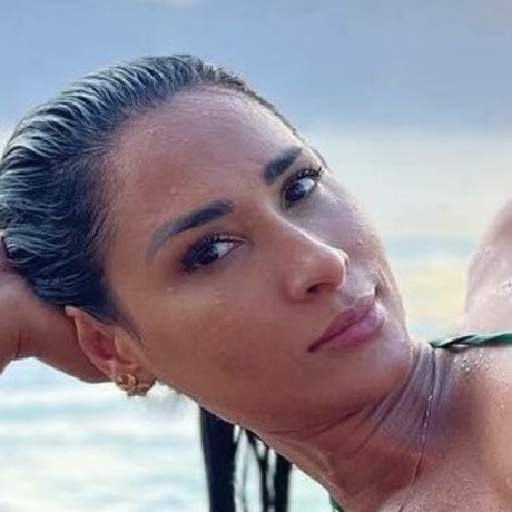 Jaqueline Carvalho star top pic