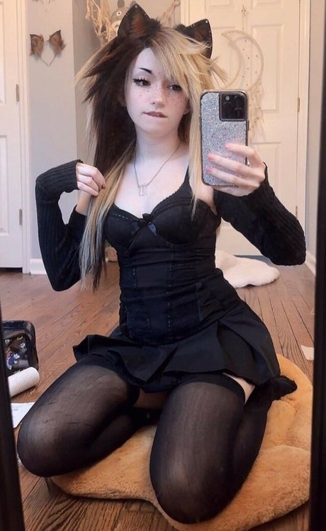 Sleepystrawbaby pornographic star galleries