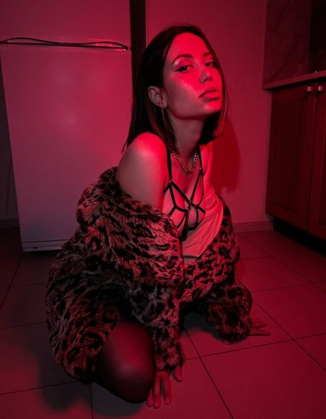 emelevskaya model nudes photos