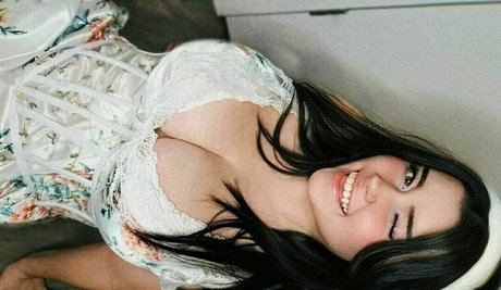 waifuflowerr pretty model image