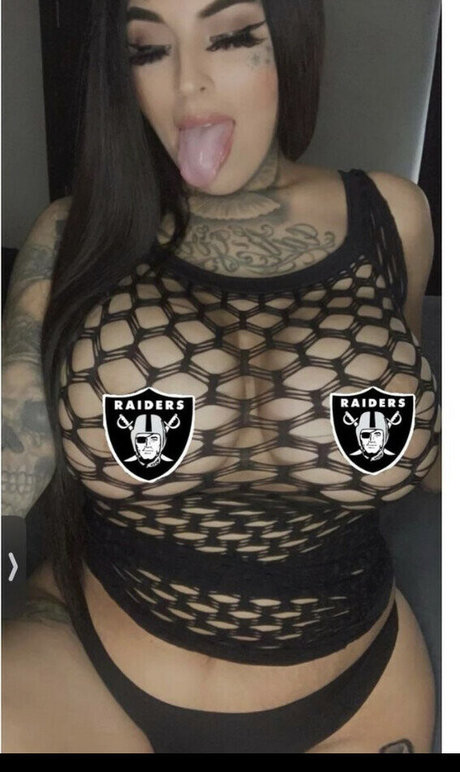 Monee gee model top img