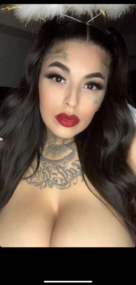 Monee gee model nice picture